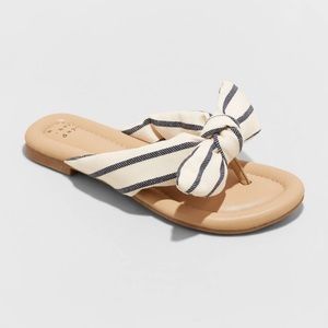 NWOT bow flip flops - a new day